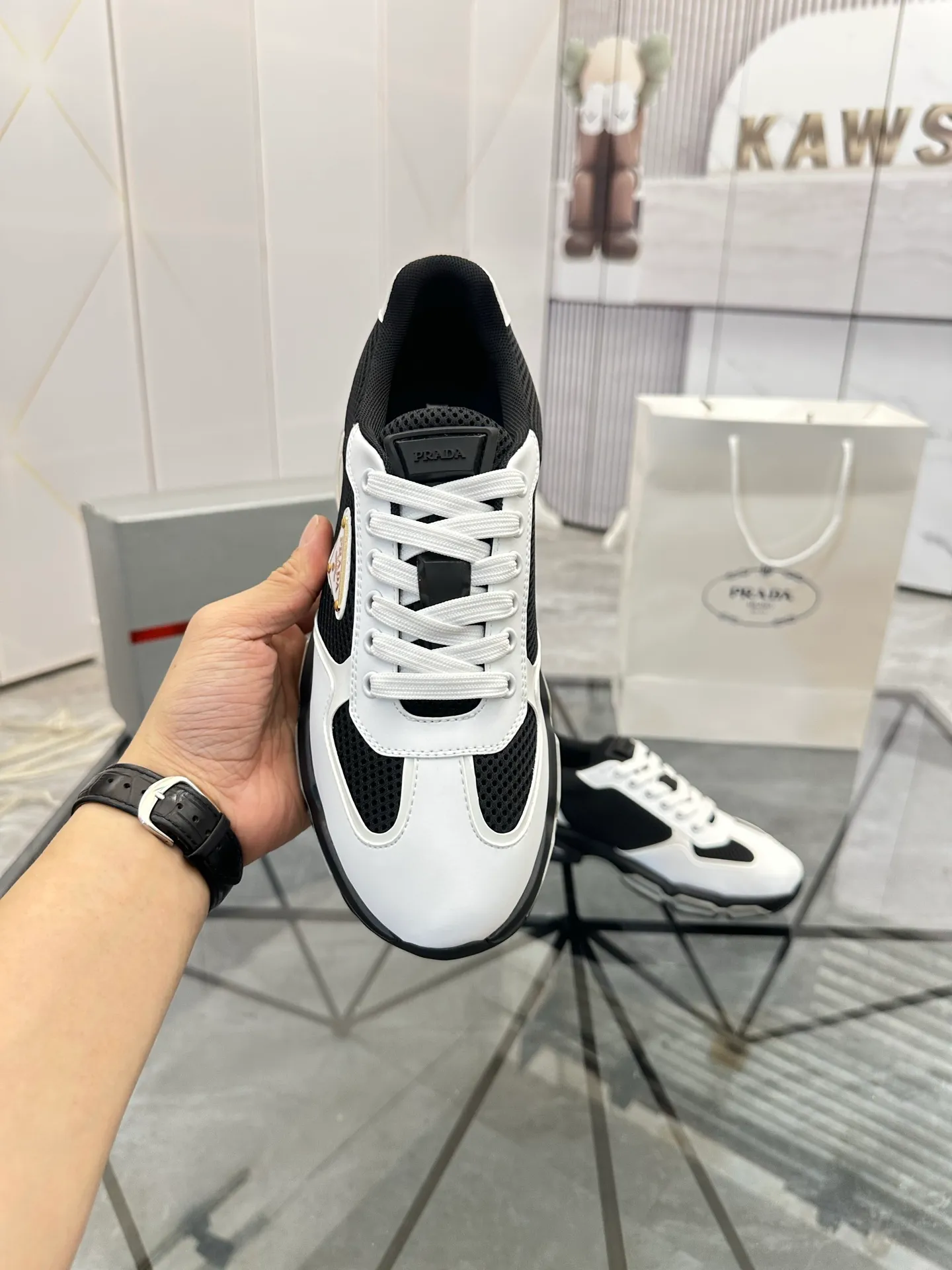 Men's shoes for sale 💰: 💰P660¥ High-end top quality Product trademark: Prada *"Prada*" low-top casual shoes Regular size: 38-45 (can be customized to 46) Product materials: Upper imported first-layer cowhide spliced ​​with original fabric, breathable lining, cowhide foot pads, original air cushion outsole. No.: 001